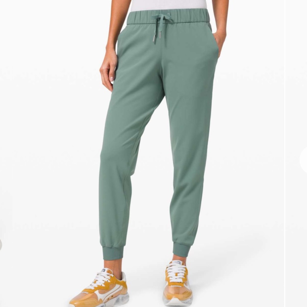 NWT Lululemon On The Fly Jogger Luxtreme Size 10
